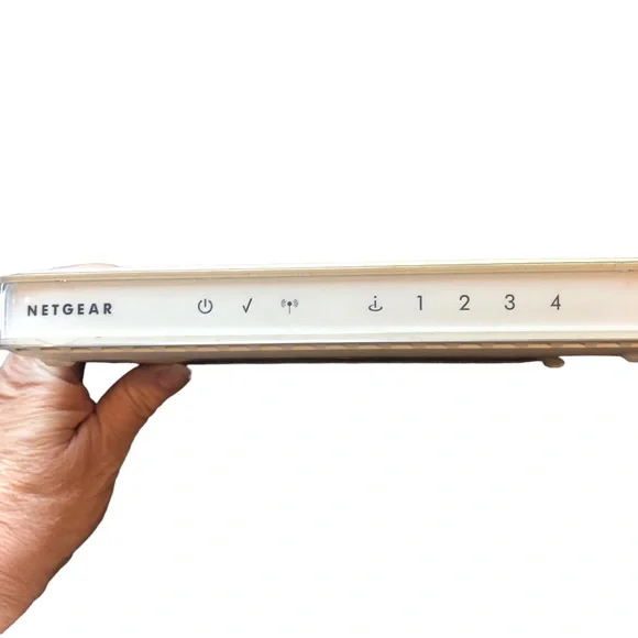 NETGEAR RANGEMAX Wireless Router WON824v377 - Picture 3 of 6